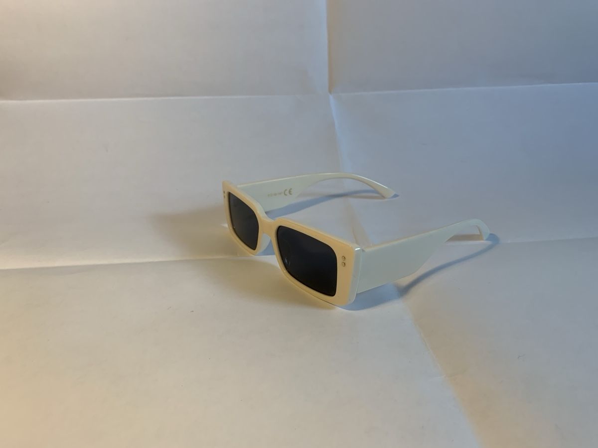 Lunettes & Verres: Weisse Sonnenbrille – D'occasion à zürich par Jakoban 2