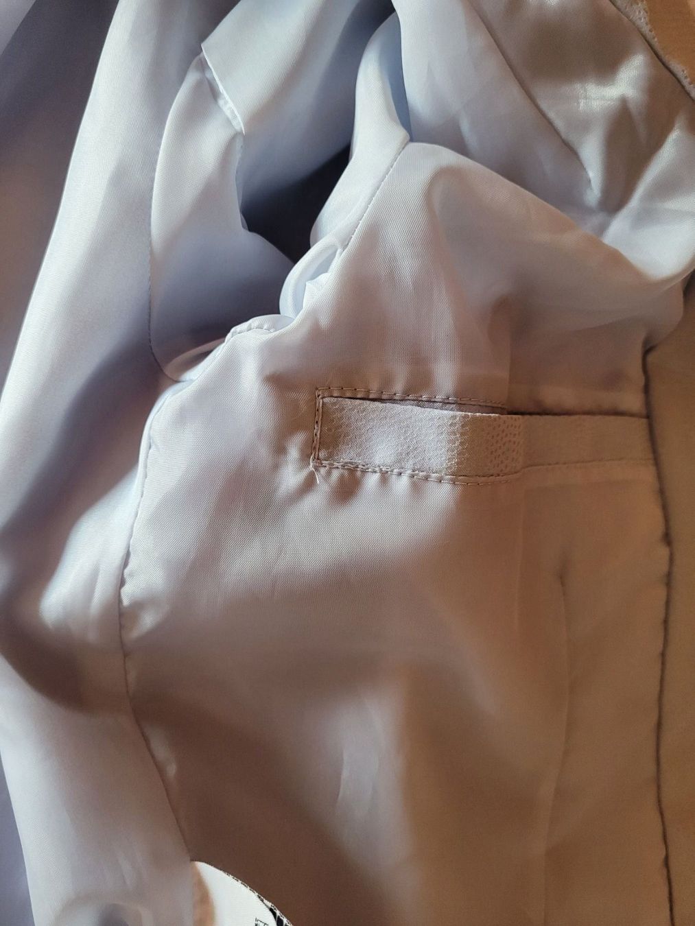 Giacche: hellblauer Damenblazer gefüttert, leicht glänzend – Usato da Hondrich venduto da Ebro01 6