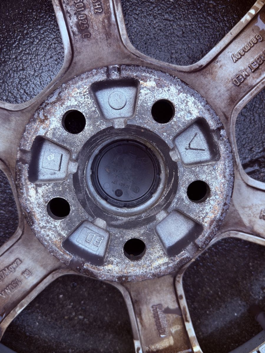Volkswagen Cerchioni: 4x VW Pneu auf Felgen – Usato da Thun venduto da fab_js9l 3