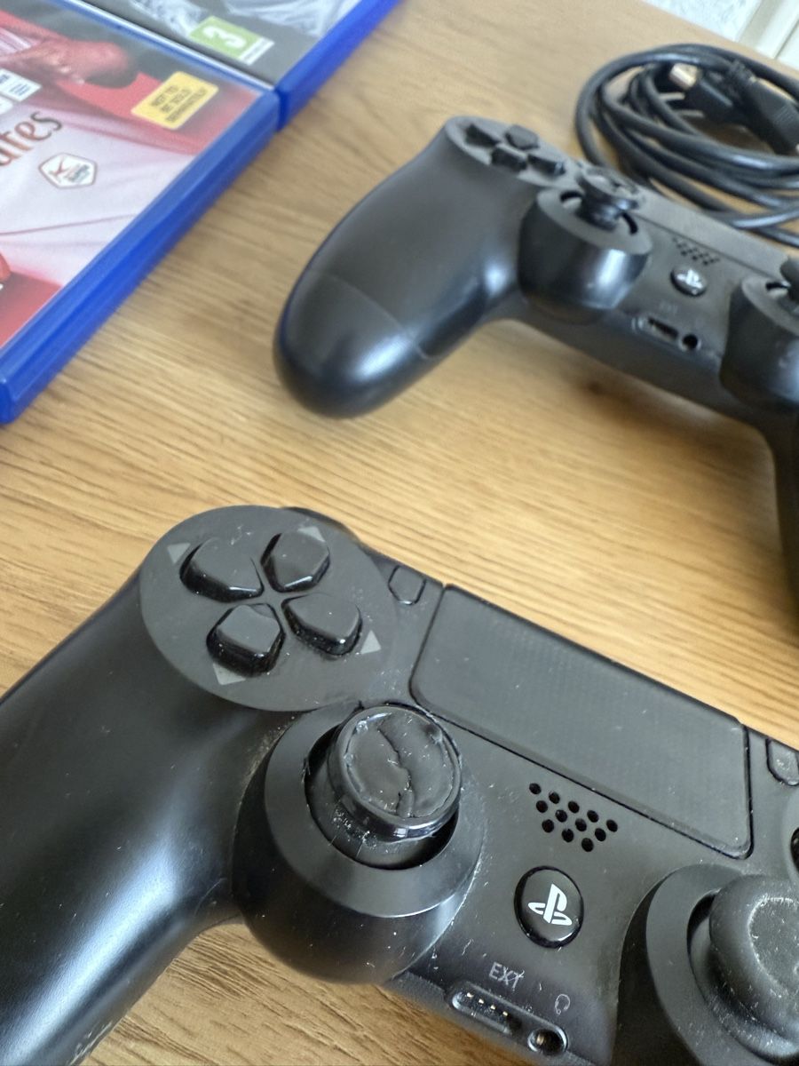 Sony Console: Sony Playstation  – PS4 inkl. Spiele und Controller – Usato da Fribourg venduto da AngeAvecH 5