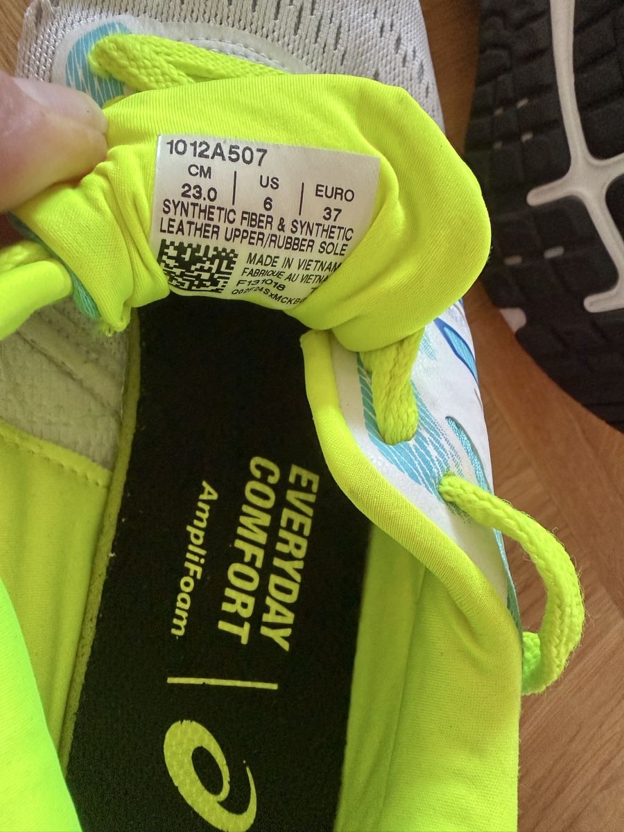 Asics Scarpe per ragazzi: Asics Laufschuhe weiss/blau Grösse 37 – Usato da Kilchberg ZH venduto da Von_dutch 4