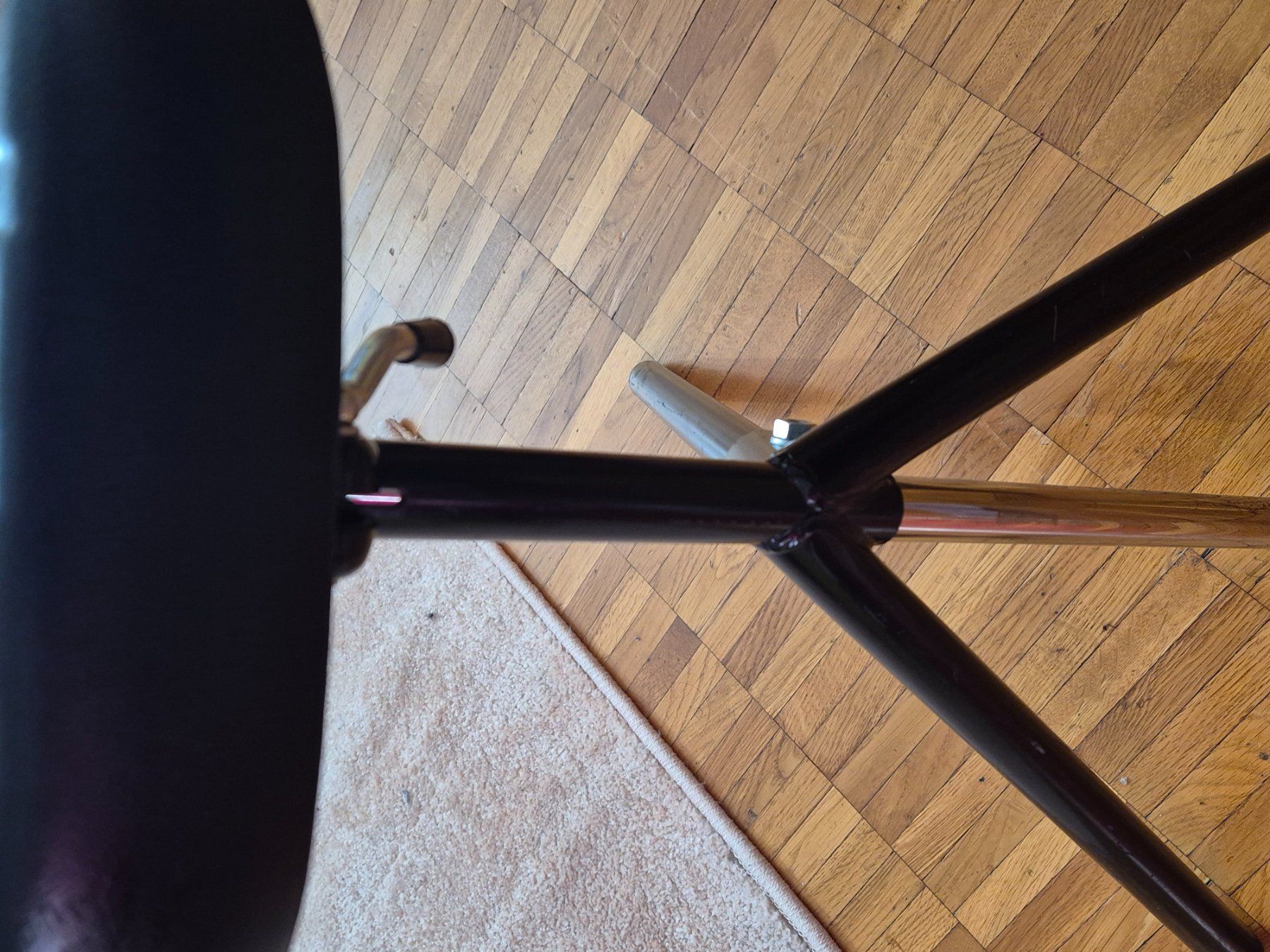 Sgabelli: Tabouret design pliable avec selle de velo – Usato da Monthey venduto da McAuthor 7