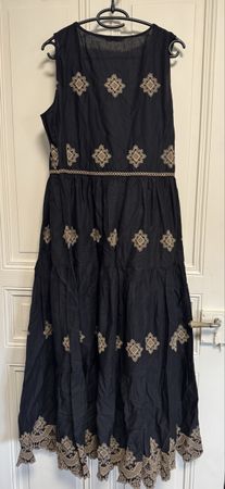 Kleid Only schwarz mit Stickerei  XL  