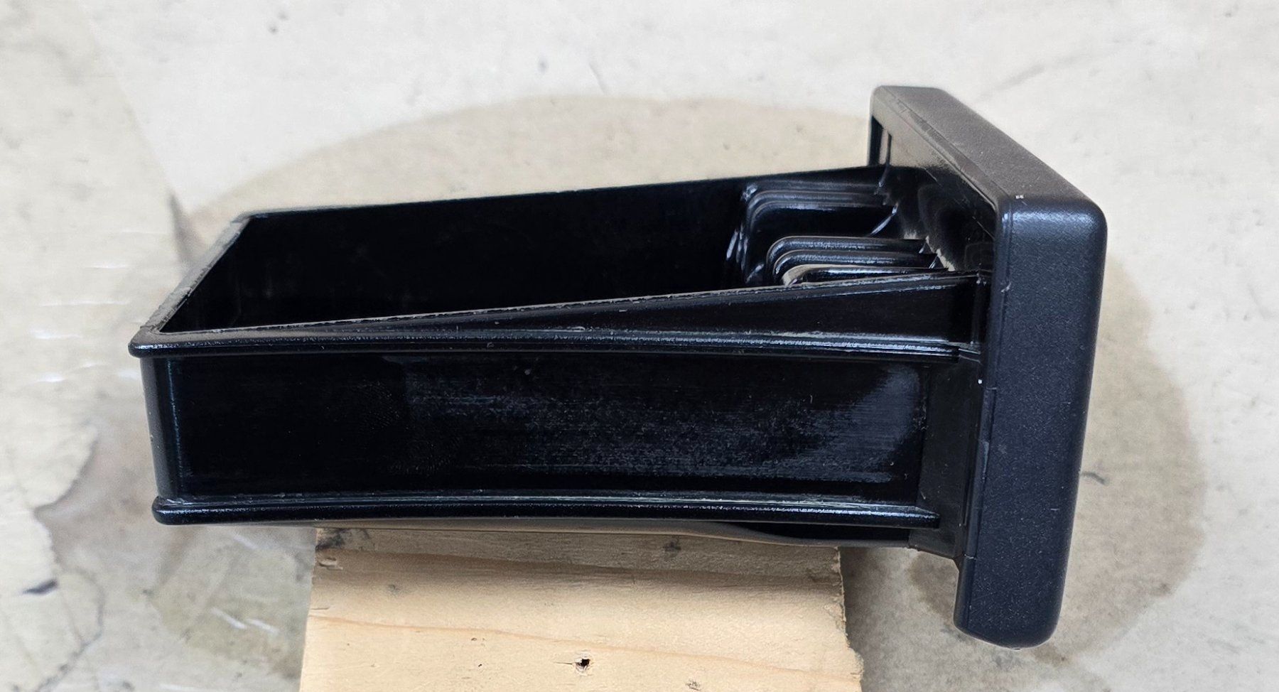 Volkswagen Tutti pezzi di ricambio auto: VW T4 Aschenbecher Ascher Facelift Einsatz 7D0857331 B/A – Usato da Schaffhausen venduto da Parg86 6