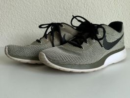 Nike Sneaker Gr. EUR 42 grün/olivegrün