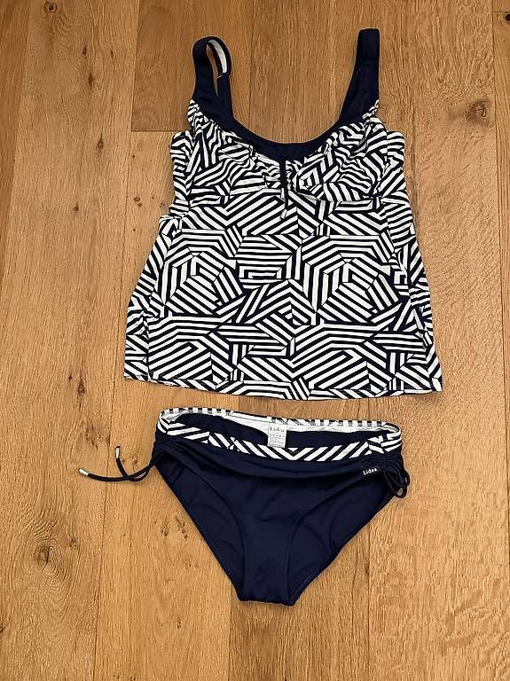 Costumi da bagno & Bikini: Lidea Tankini navy-weiss gemustert – Usato da Holzhäusern / Rotkreuz venduto da C.I.01 2