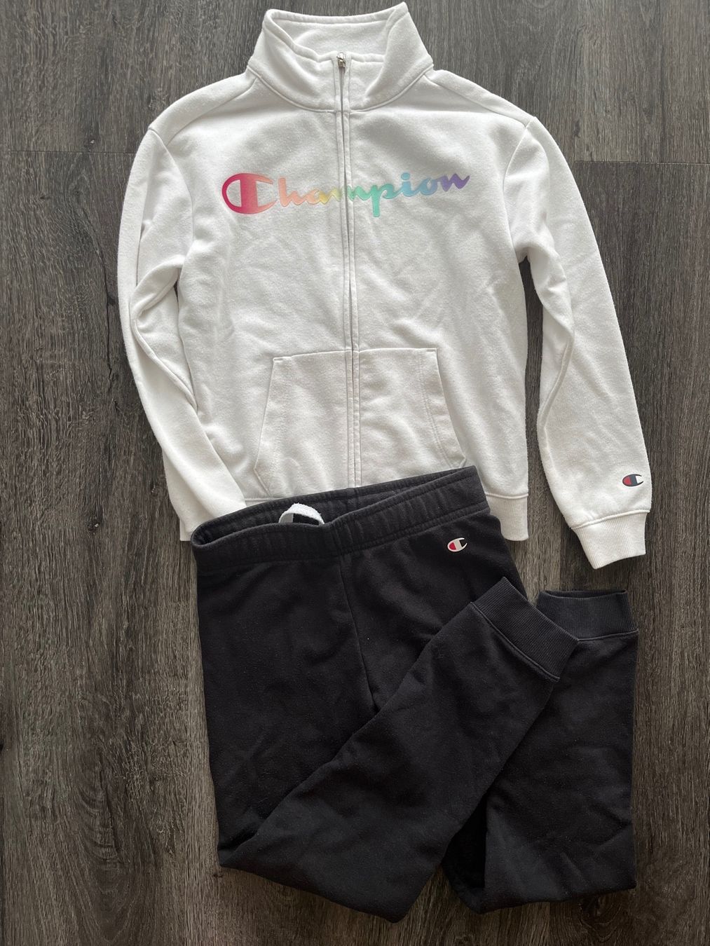 Champion Kleiderpakete & -sets: CHAMPION Training taille Small 126/131 – Gebraucht aus La Plaine von Biliblue
