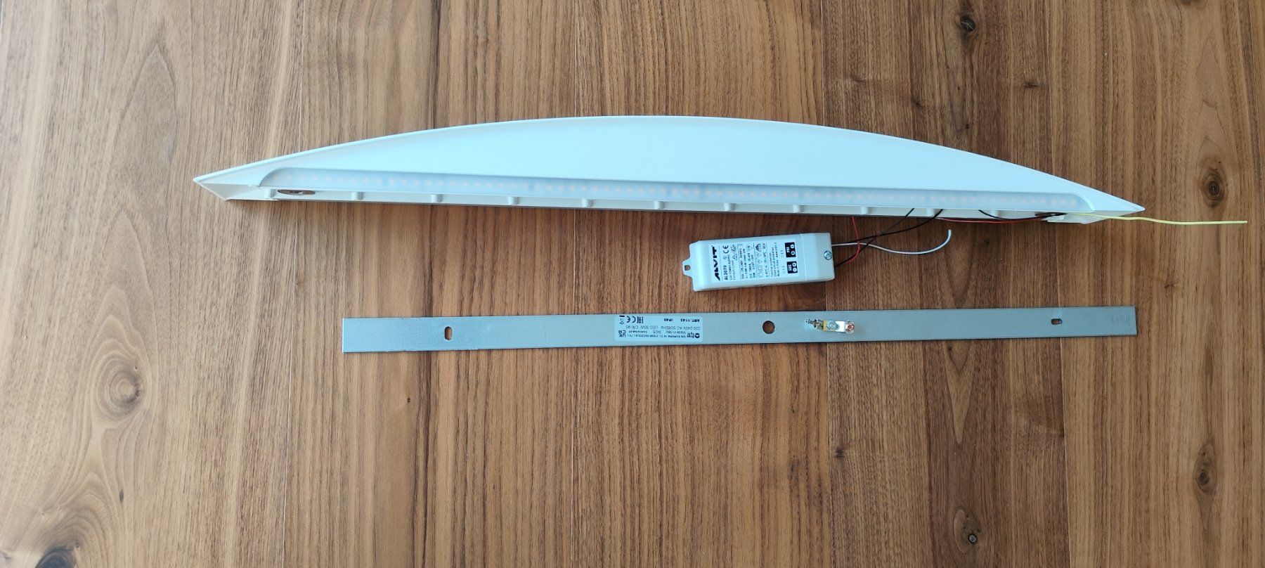 Lampade: Gebogene LED-Wandleuchte Curve in Weiß – Nuovo (secondo la descrizione) da Attelwil venduto da mike2882 2