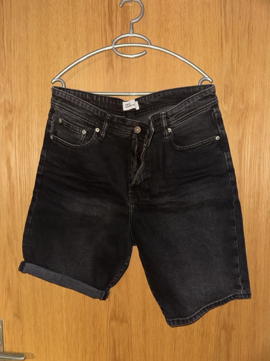 Zara Pantaloni: Herren Shorts, schwarz, Grösse 44 – Usato da Bazenheid venduto da mrslvtdc
