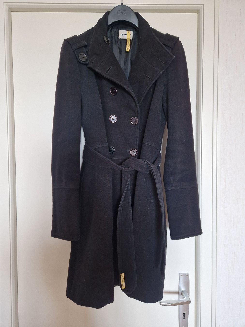 Cappotti: Black coat size S/M – Usato da Lausanne venduto da Issss