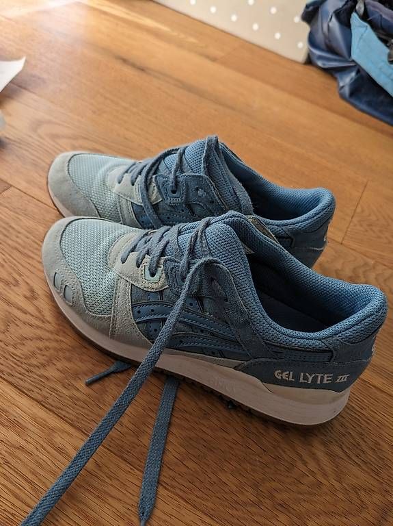 Damenschuhe: Turnschuhe Asics 37,5 – Gebraucht aus Bremgarten b. Bern von Kalamaki