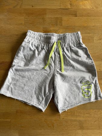 Turnhose/Jogginghose kurz 122/128