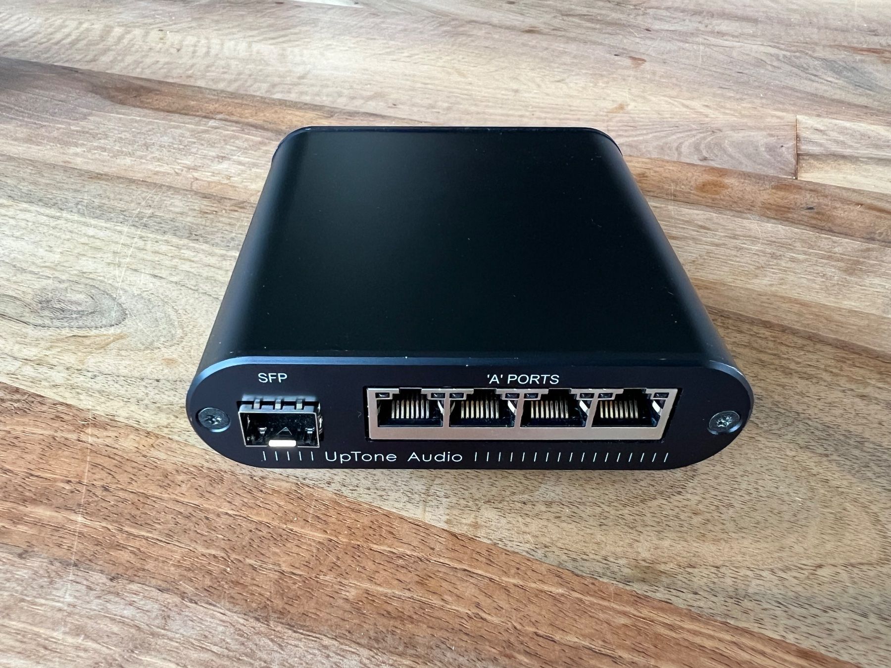 Hubs & Switches: UpTone Audio EtherREGEN Netzwerk-Switch defekt – Défectueux à Kehrsiten par Schori8