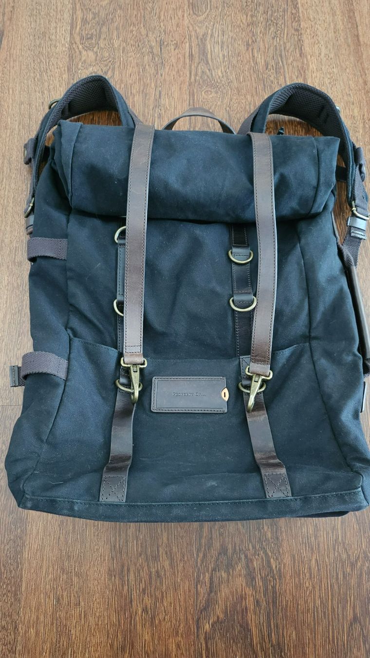 Zaini: Property of ... Rucksack Karl Travel Backpack – Usato da Uitikon Waldegg venduto da hddinu 6