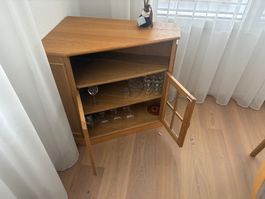 Eckschrank Holz mit Glaseinsatz gebraucht Zustand