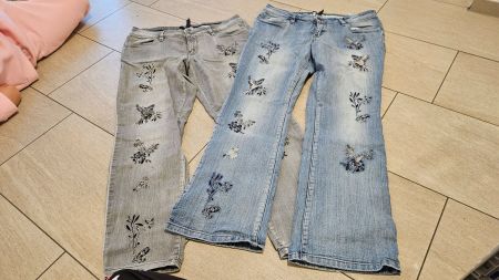 Jeans mit Blumenmuster, Grösse 44