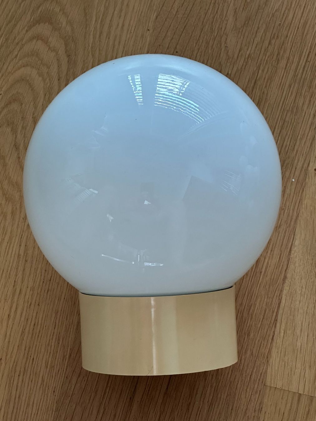 Lampes: Kugelglas-Lampe für Wand- oder Deckenmontage – D'occasion à Basel par urst2005 1