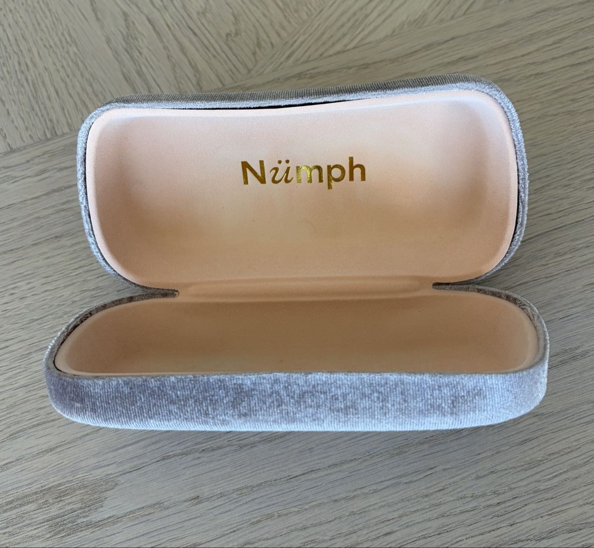 Sonstige Kleidung & Accessoires: NÜMPH Brillen Etui NEU – Neu (gemäss Beschreibung) aus Degersheim von Starkigel