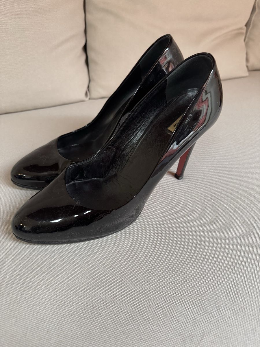 Miu Miu Scarpe da donna: Escarpins vernis noirs élégants MIUMIU taille 40 – Usato da Boudry venduto da jul_l9mr 1
