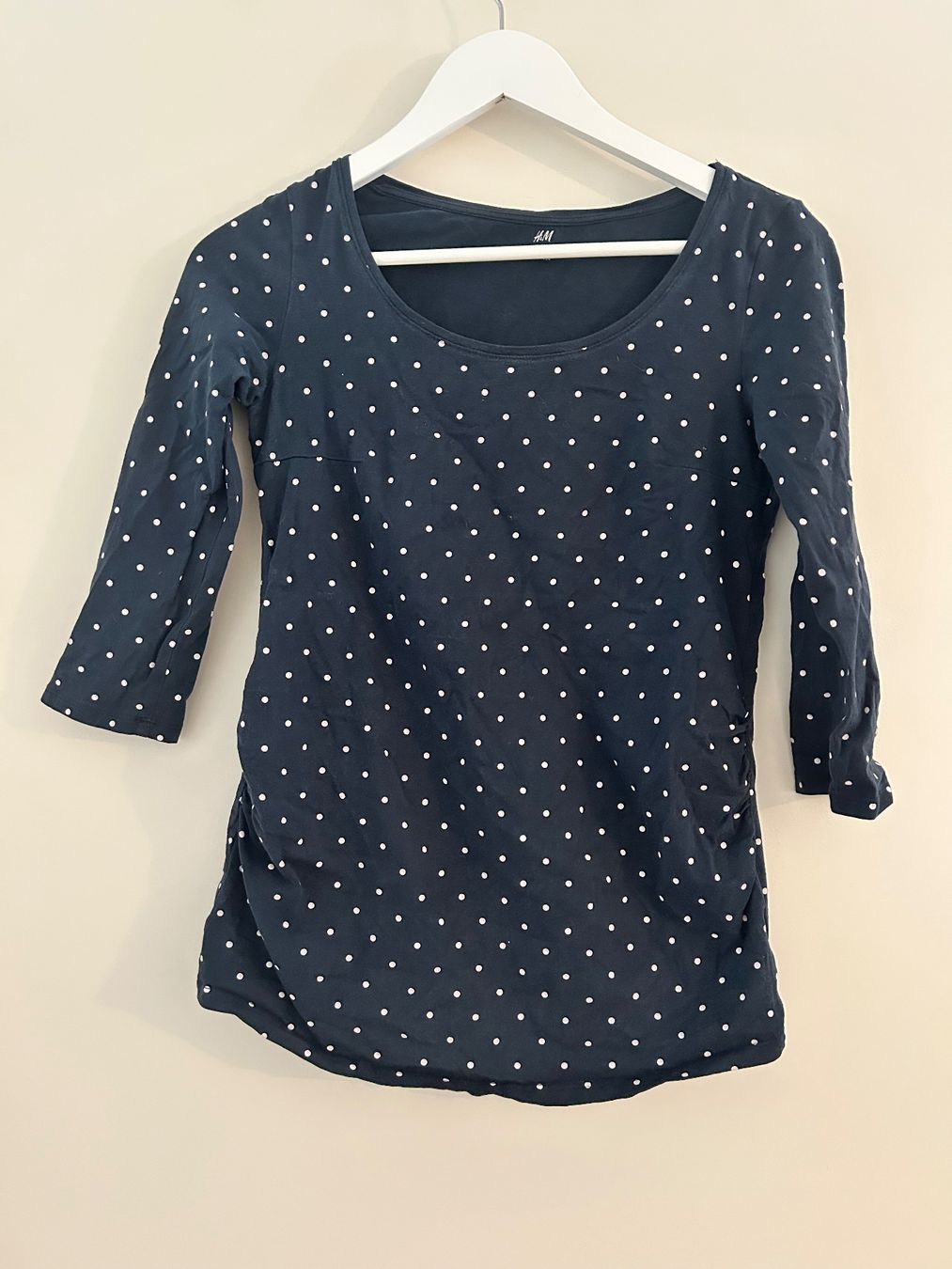 H&M Top: Umstandsshirt 3/4 blau mit weissen Pünktchen – Usato da Zürich venduto da predisha