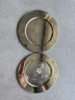 2 versilberte Teller 