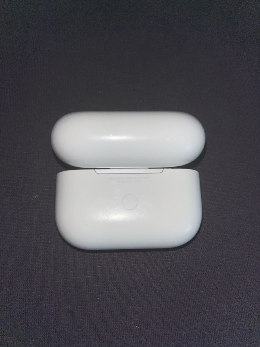 Apple Cuffie: AirPods Pro Case – Usato da Bonstetten venduto da man_zrt7 1