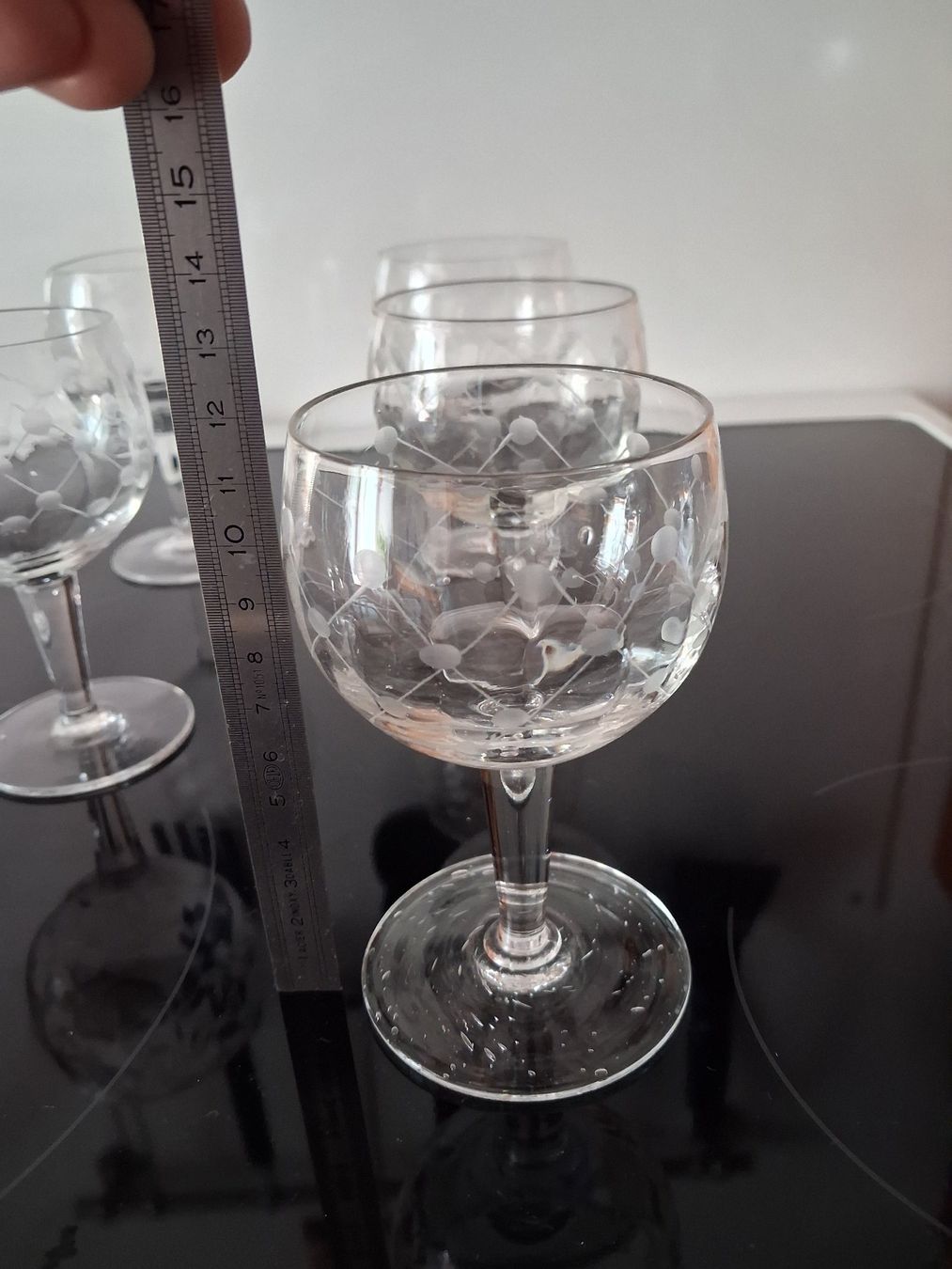 Bicchieri: 6er Set Weingläser mit Schliffmuster, feine Wein-Kelche – Nuovo (secondo la descrizione) da Wald ZH venduto da e8e 3