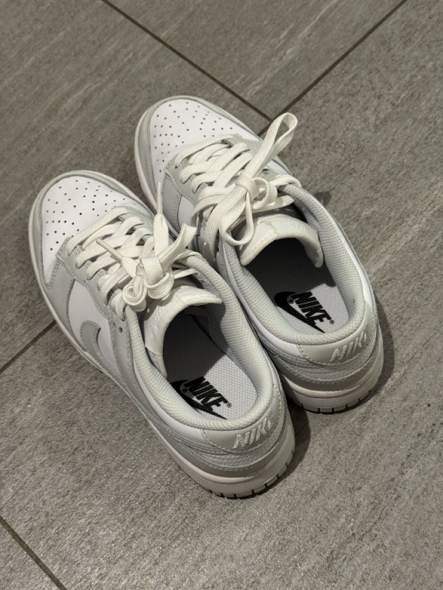 Nike Scarpe da donna: Nike Dunk Low Photon Dust Grösse 37,5 – Nuovo (secondo la descrizione) da Augst BL venduto da ssharonc 1