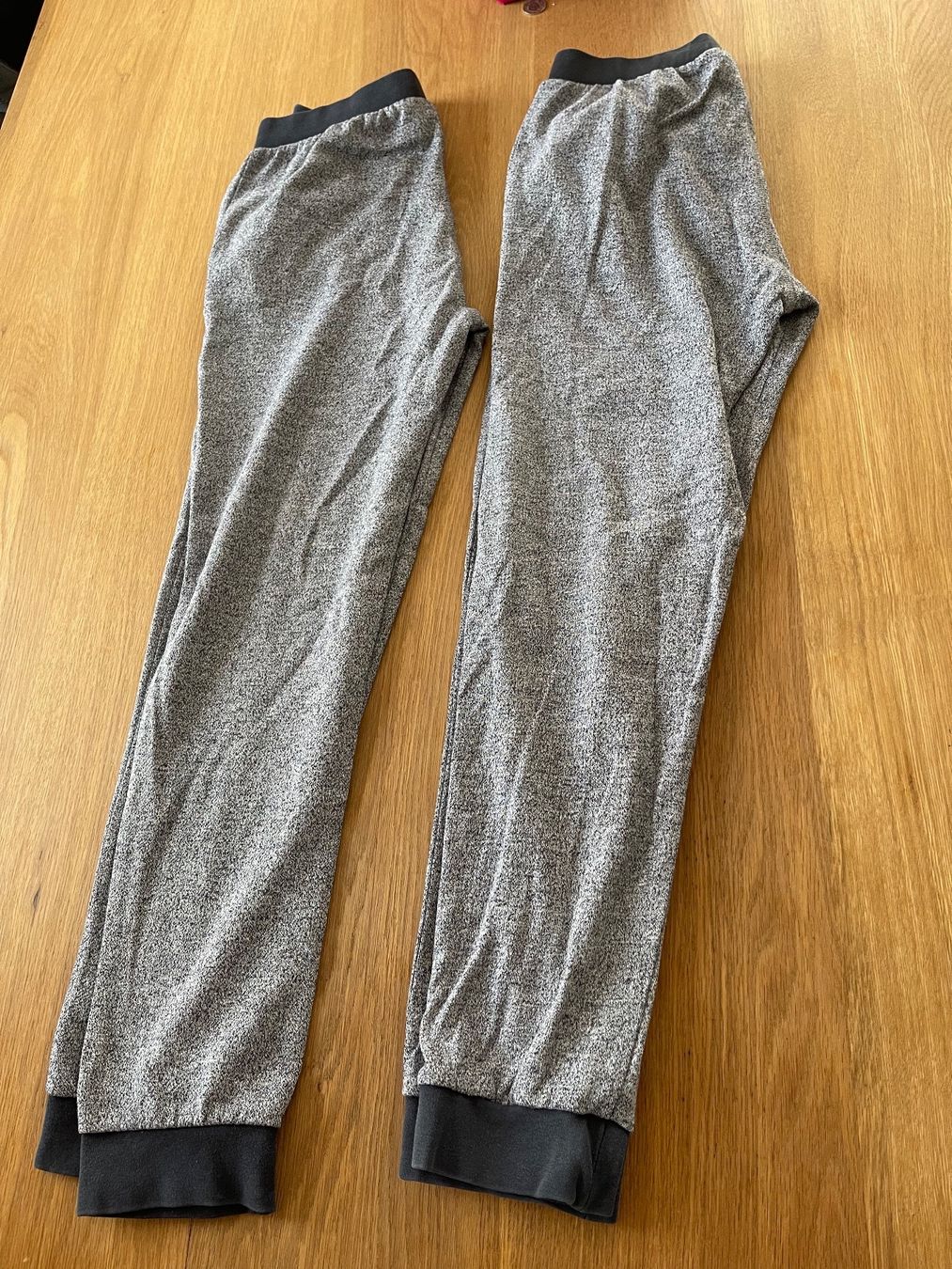 Pantaloni: 2 hell graue Trainerhosen 146/152 – Nuovo (secondo la descrizione) da Wil SG venduto da WauWauBoutique 1