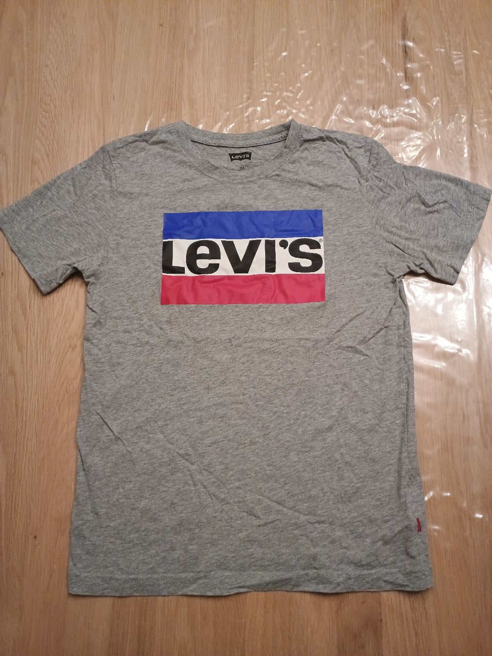 Levi's Hemden, T-Shirts & Polos: Levi's T-Shirt 16 Jährige/16 ans – Gebraucht aus Murten von Palli23