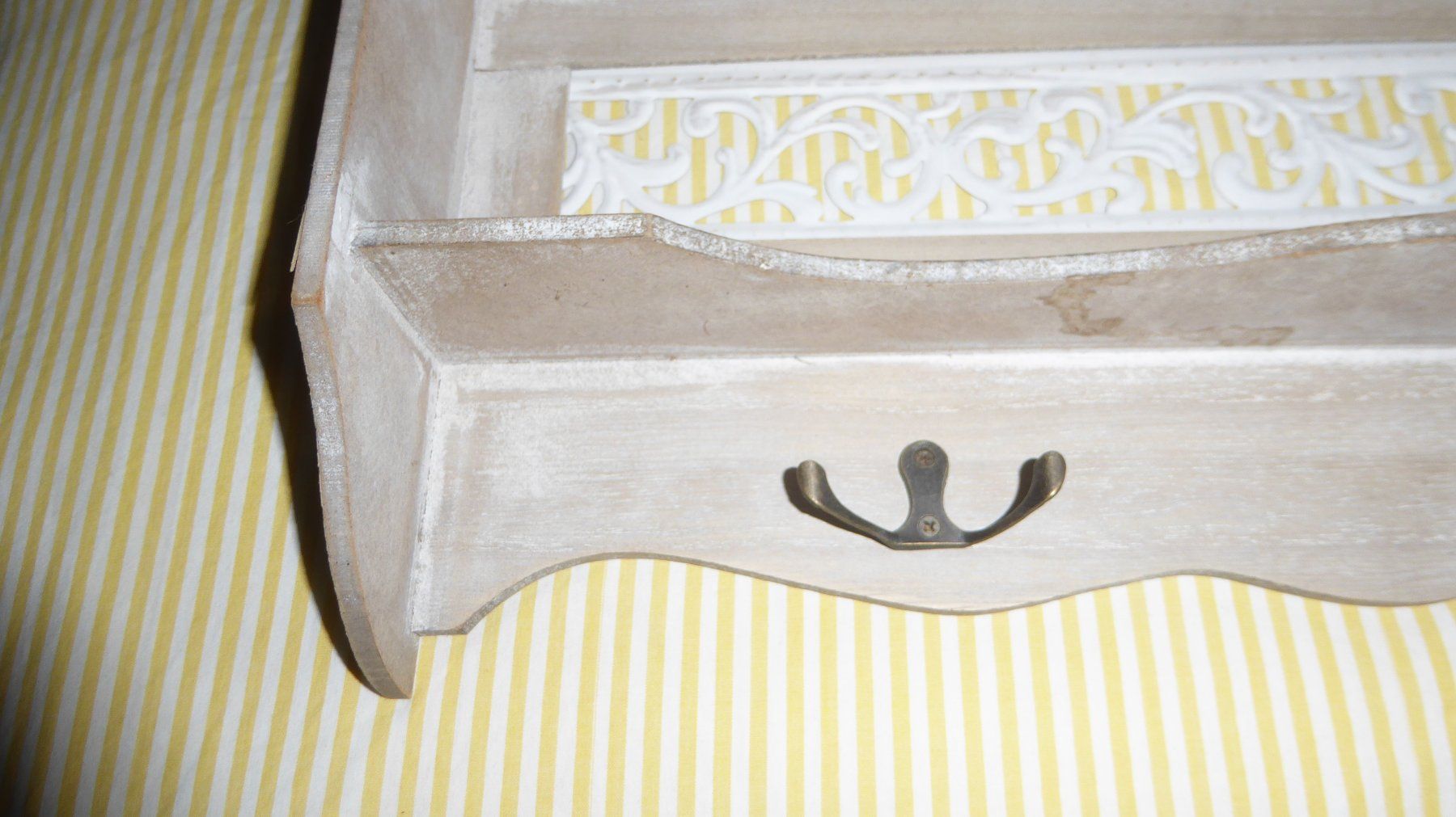 Garderobe: Herzige Vintage Garderobe – Gebraucht aus Sargans von Benziner 4