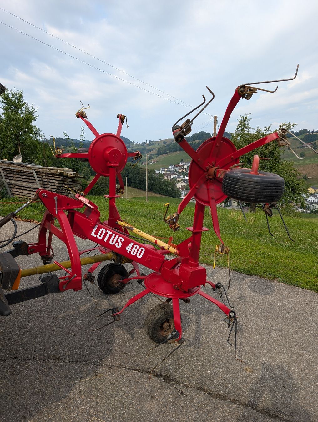 Lely Tutte le macchine: Lely Lotus 460 Kreiselheuer Kreisler – Usato da Hergiswil LU venduto da BB396