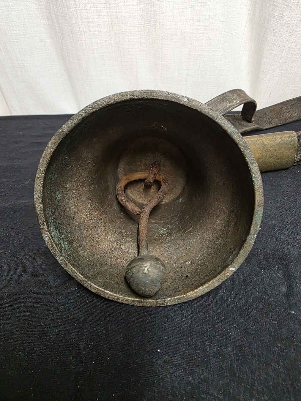 Glocken & Treicheln: Glocke antik Messing Lederband  – Gebraucht aus Degersheim von Antiko 4