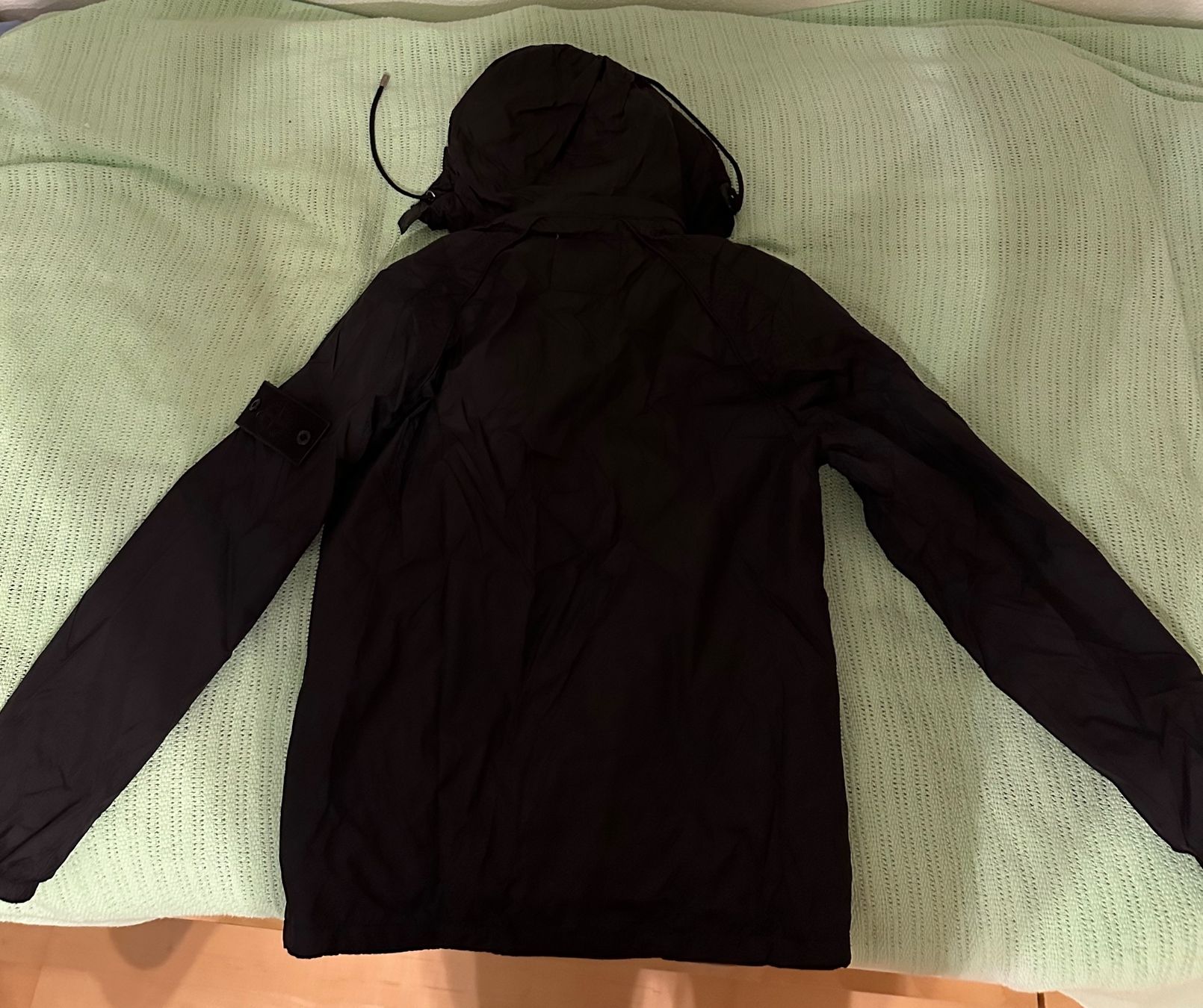 Giacche: Tolle Jacke mit Kapuze – Usato da Liestal venduto da FlomiVivi 1