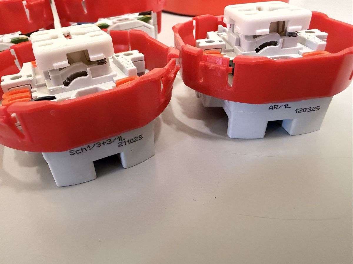 Feller Stecker: Snapfix elektroapparate kleinkombi schalter  – Neu (gemäss Beschreibung) aus Zürich von papaplatte 4