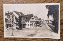 Alte AK Amriswil, Hotel Bahnhof, Coiffeur, Dorfstrasse