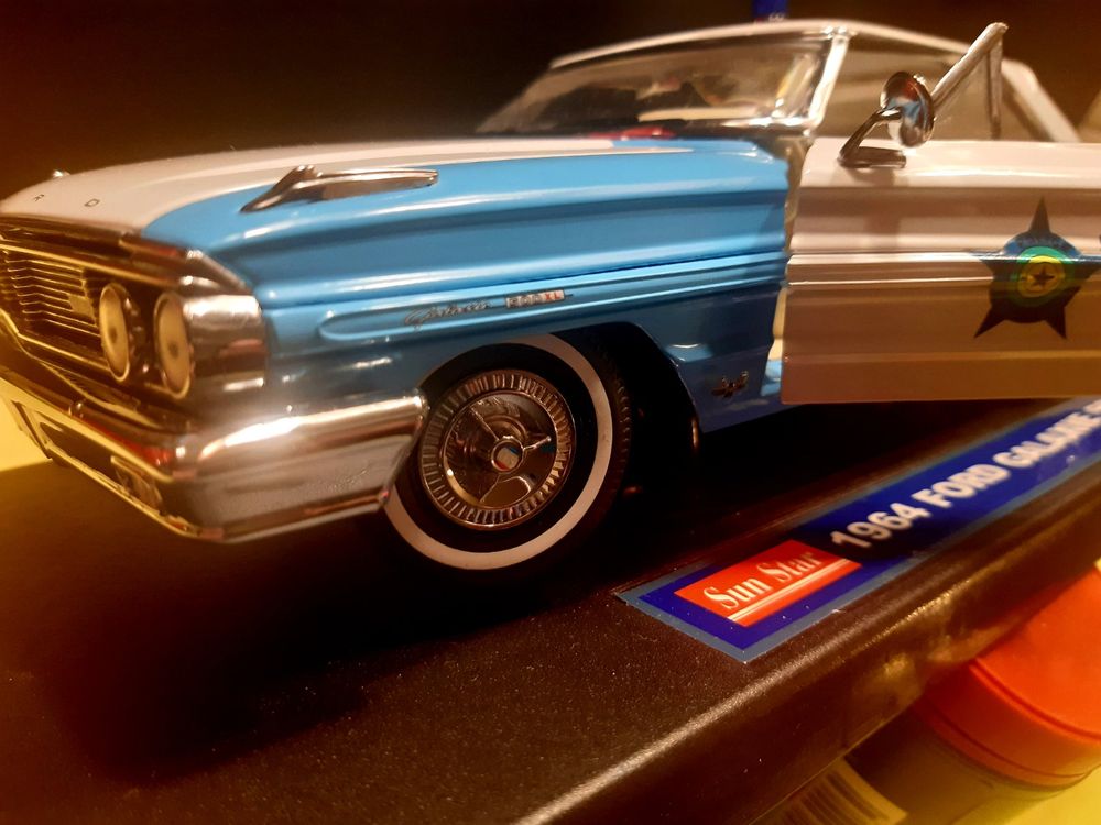 Ford Galaxie 500XL Hard-Top 1964 – échelle 1:18 – Sunstar – Noire – Neuve Sous Boîte