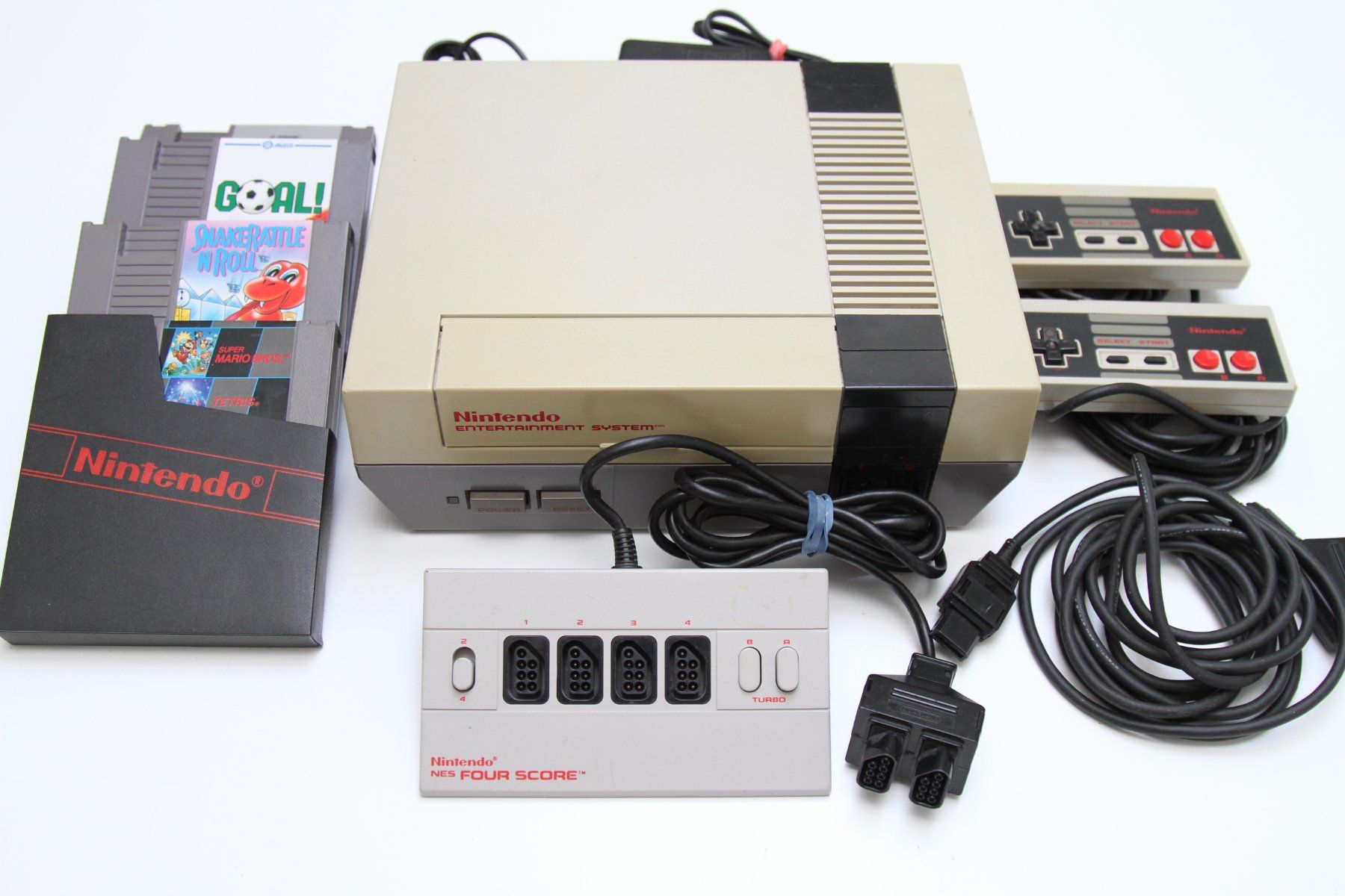 Nintendo Konsolen: Nintendo NES mit Spielen – Gebraucht aus Basel von camelot99