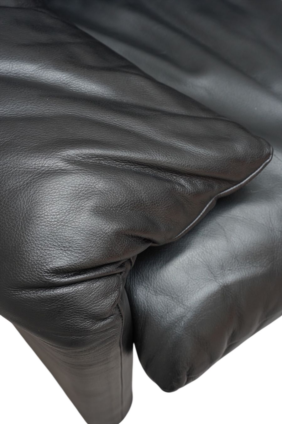 Cassina Divani: (2) Canapés Maralunga , cuir noir pour Cassina – Usato da Bulle venduto da ABELiAM 5