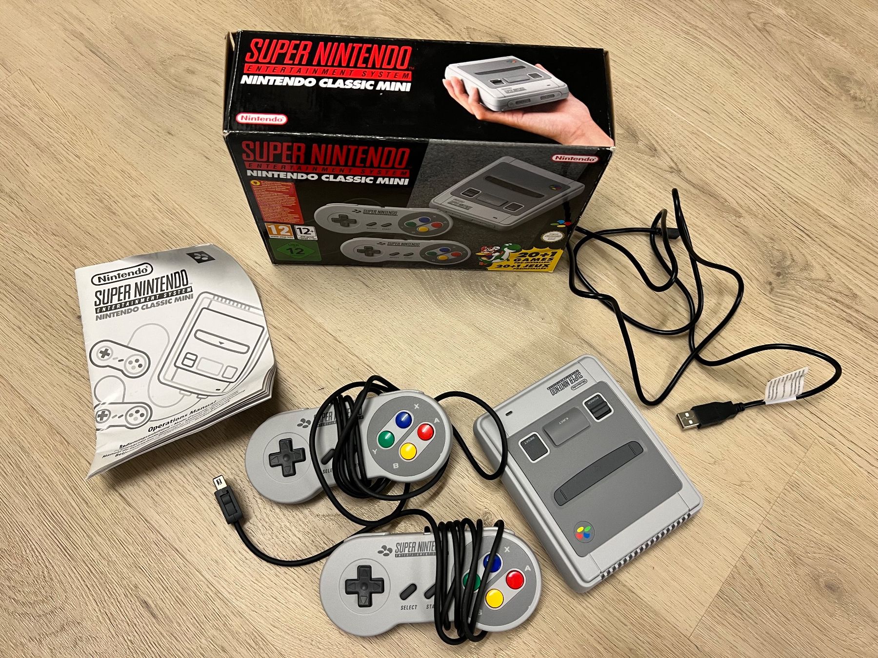 Nintendo Konsolen: Nitendo Spielekonsole – Gebraucht aus Halten von enilin 3