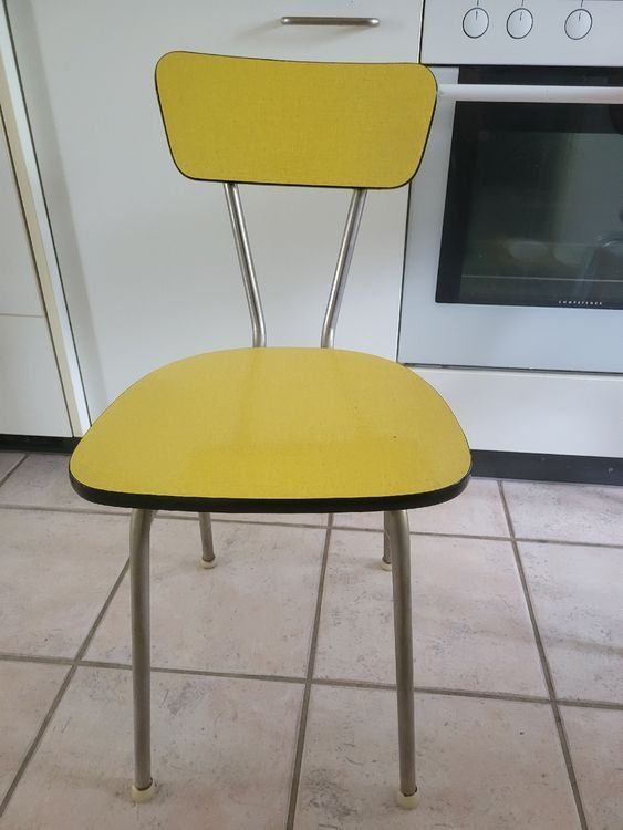 Set di tavolo e panche: Retro Küchentisch mit passenden Stühlen – Usato da Glarus venduto da laura_o 4