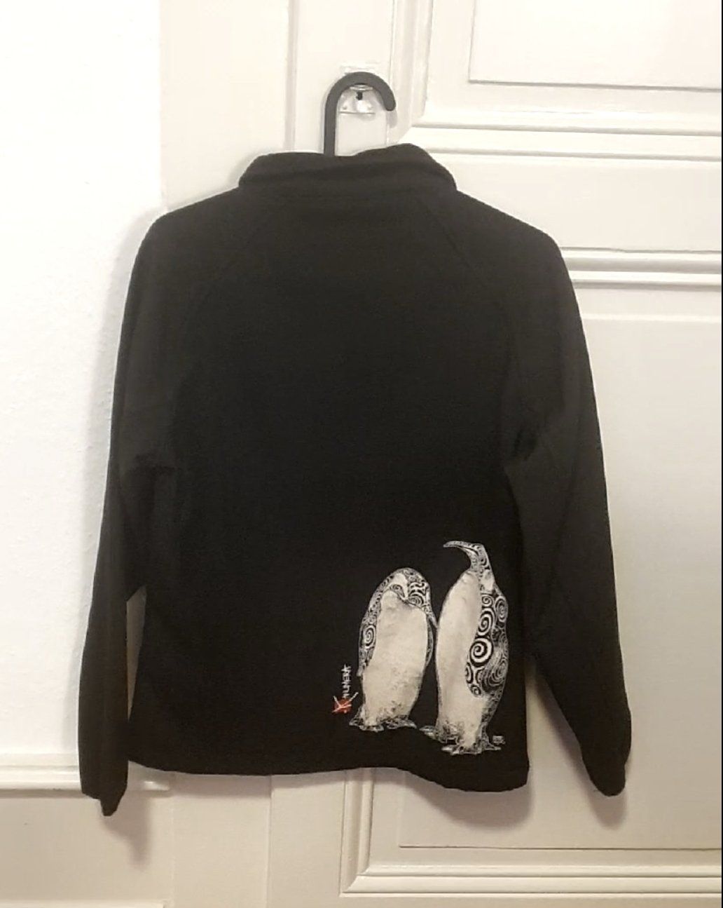 Giacche: Veste zippée noire Softshell avec manchots au dos. Taille S – Nuovo (secondo la descrizione) da Lausanne venduto da Xenita 2