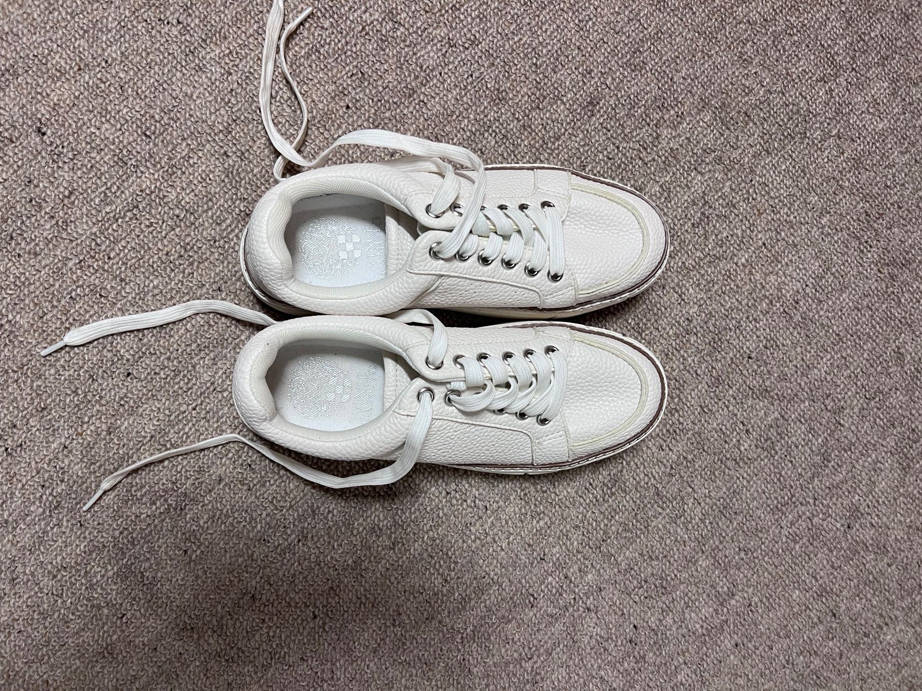Damenschuhe: Sneaker – Neu (gemäss Beschreibung) aus Wattwil von ale_k72l 1