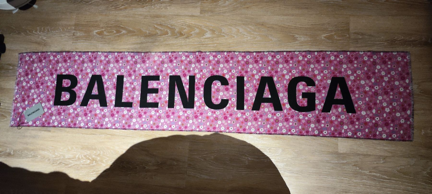 Balenciaga Foulard & Sciarpe: Balenciaga Schal – Nuovo e nell'imballaggio originale da Winterthur venduto da Ajcps