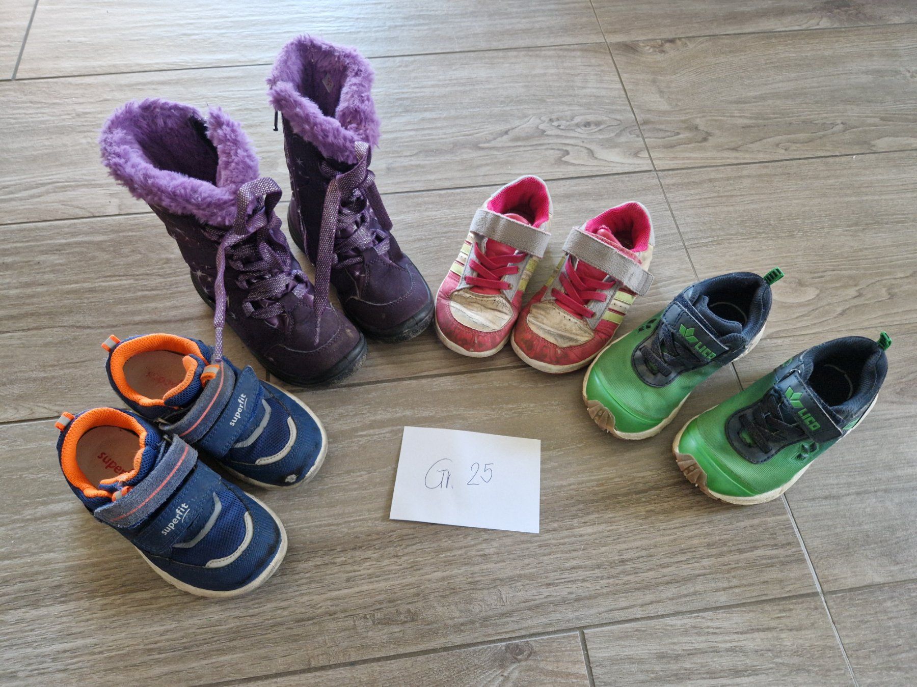 Schuhe für Mädchen: Schuhpacket Gr. 25 – Gebraucht aus Niederhünigen von SnowboardJu