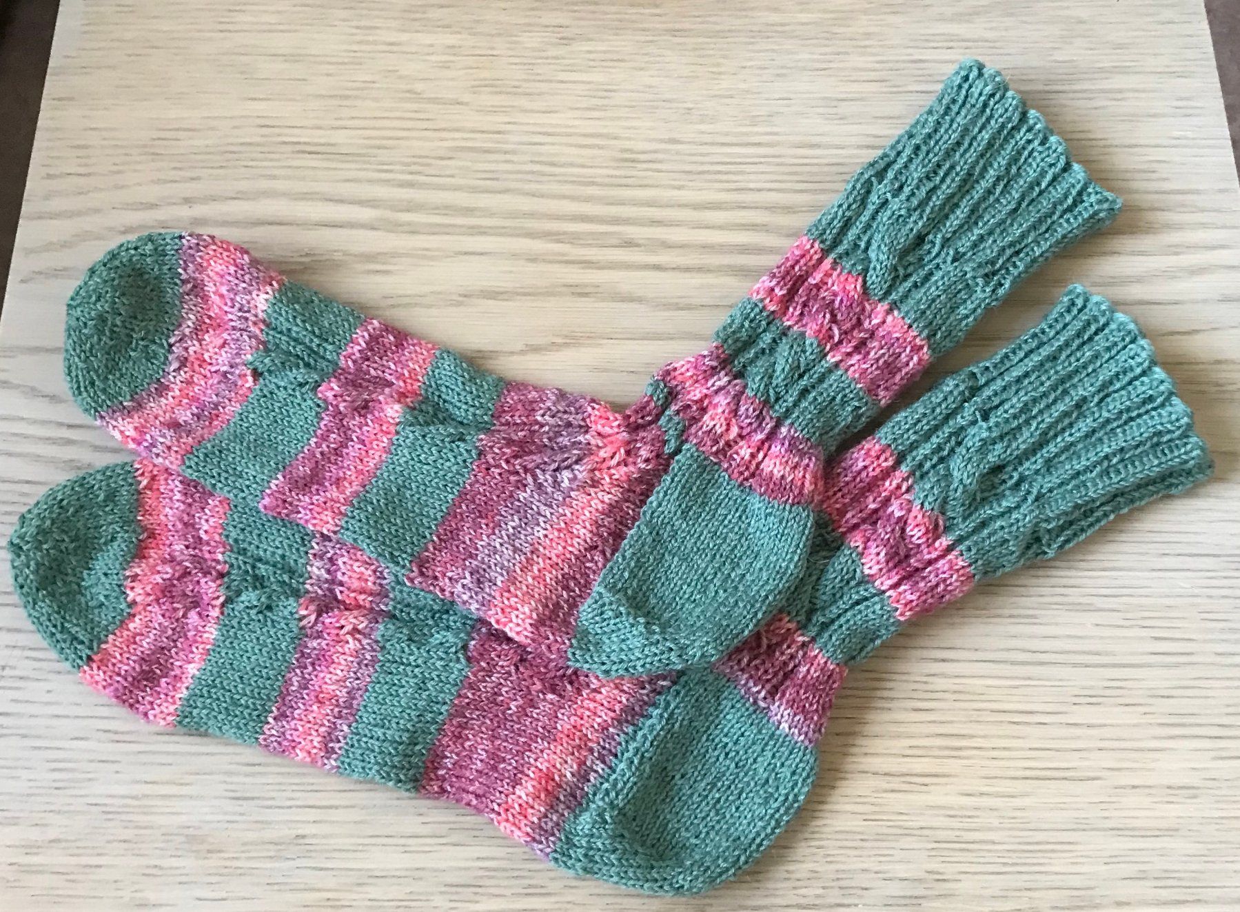 Socken: Gestrickte Herrensocken  NEU  Grösse  42/43 – Neu (gemäss Beschreibung) aus Huttwil von Sommerhaus