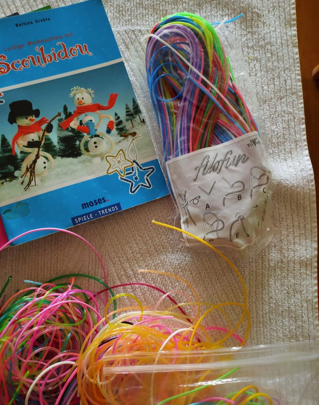 Bastelsets: Scoubidou Set – Neu (gemäss Beschreibung) aus Luzern von Luzern_Energy 2