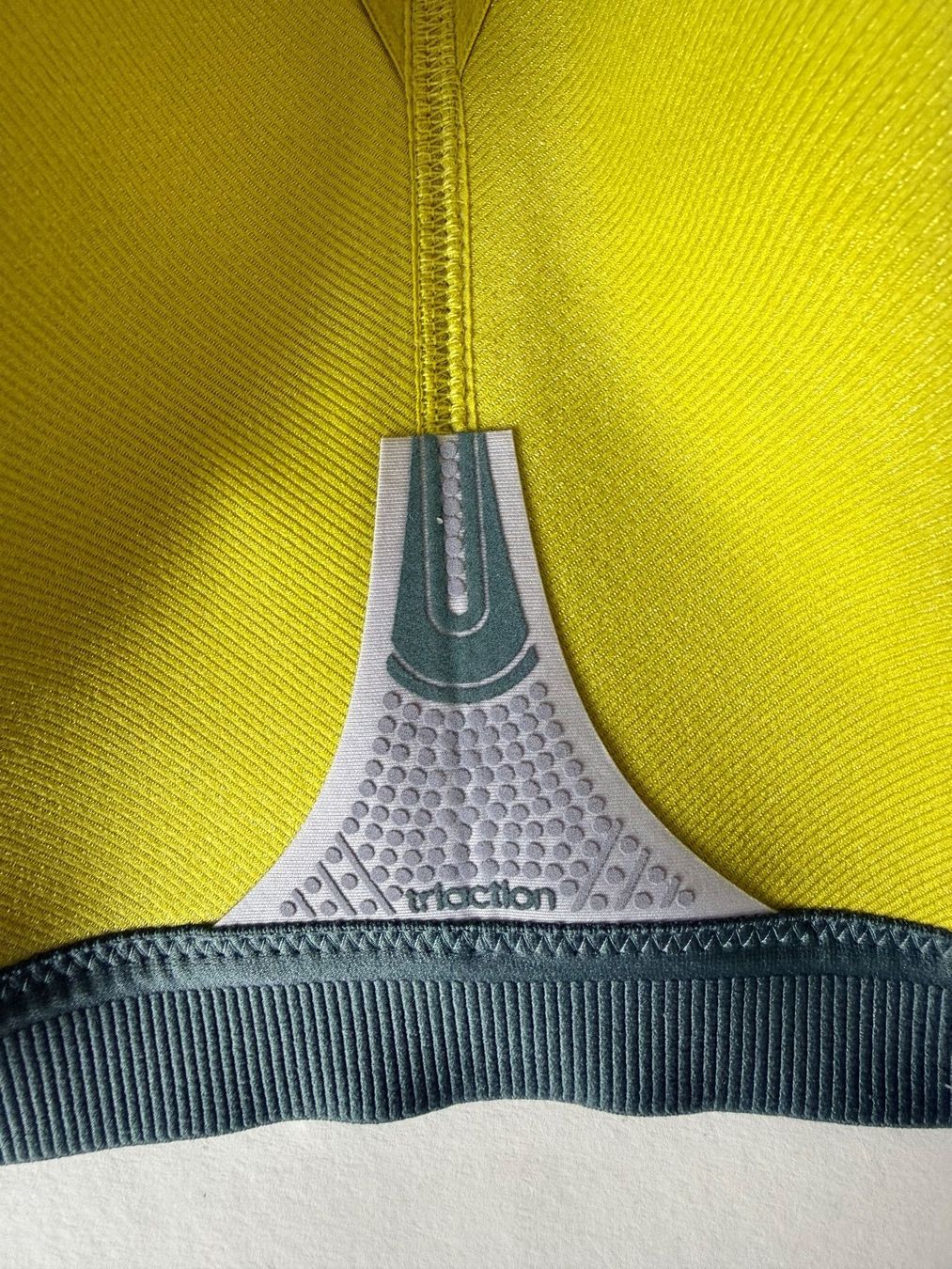 Triumph Altra biancheria intima: TRIUMPH, Sport-BH TRIACTION GRAVITY Lite, Grösse 90D – Nuovo e nell'imballaggio originale da Rudolfstetten venduto da gst_g7xl 1