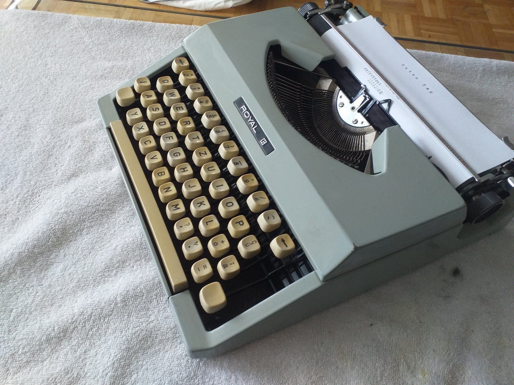 Macchine da scrivere: Antike Royal Schreibmaschine – Usato da Oberägeri venduto da 455 1