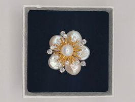 **NEU** Damenbrosche Blumen aus Süsswasser Perle & Perlmutt